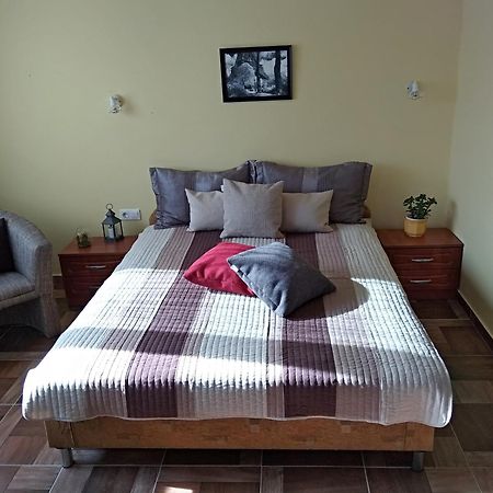 Yellow Apartmanhaz Buk Ngoại thất bức ảnh