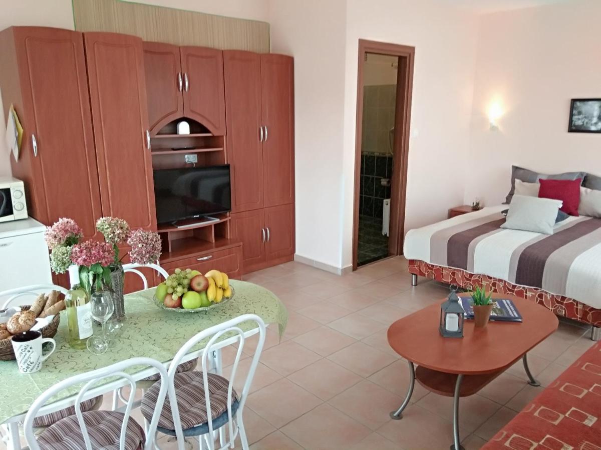 Yellow Apartmanhaz Buk Ngoại thất bức ảnh