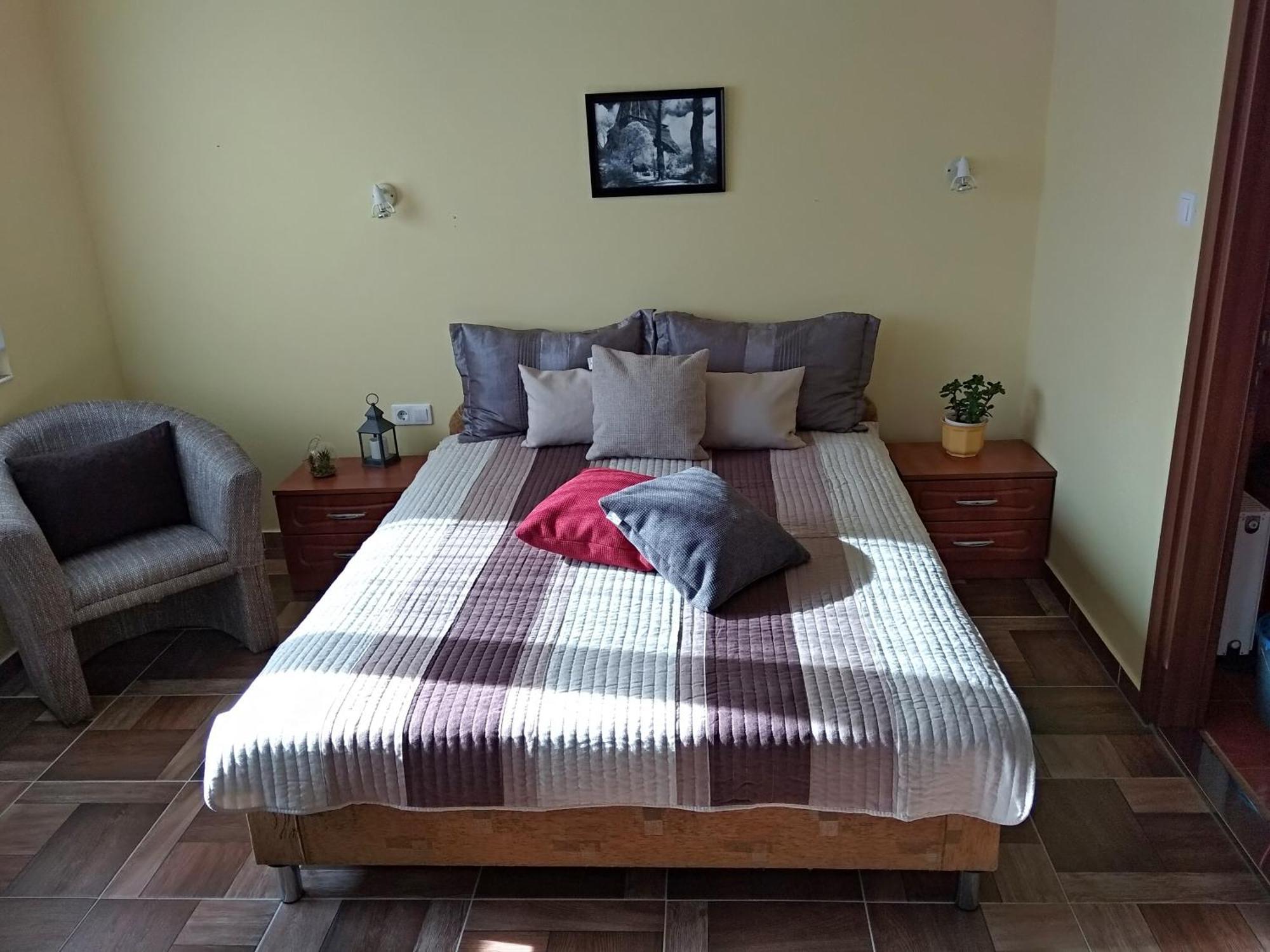 Yellow Apartmanhaz Buk Ngoại thất bức ảnh