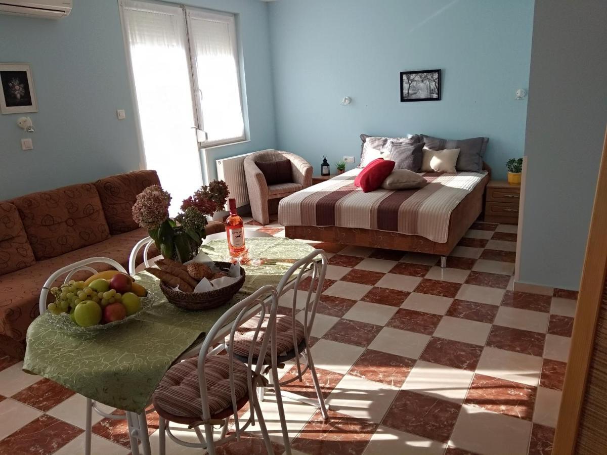 Yellow Apartmanhaz Buk Ngoại thất bức ảnh